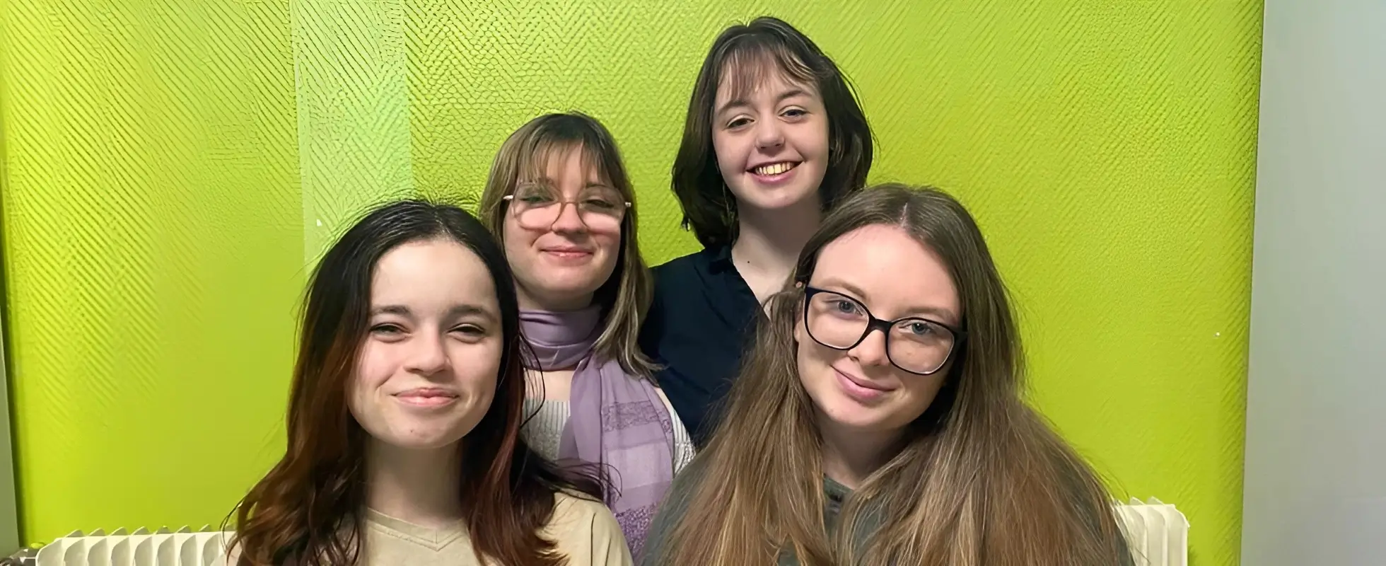 Camille, Arwen, Chloé et Lola. Bureau de l'association AFR