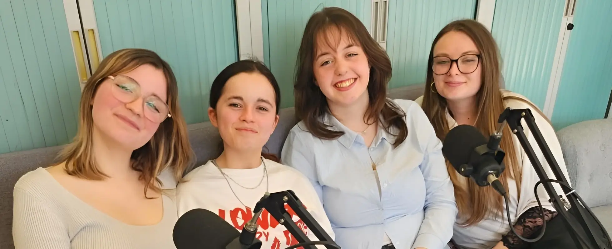 Membres d'AFR lors d'une séance d'enregistrement radio